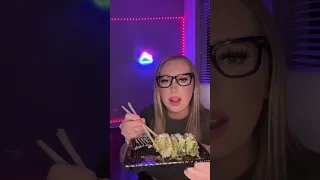 Asmrlinastar trying sushi gone wrong 🍣 🤣 #shorts #sushi #asmrlinastar