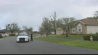 Woman calls Jacksonville Sheriff's Office after man collapses after being shot up in her yard on Wes