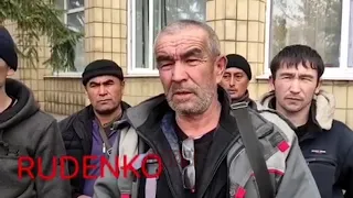 Дальнобойщики, которых боевики «Азова» насильно удерживали в Мариуполе, направляются домой.