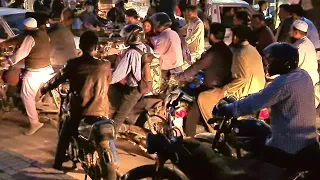 KARACHI PAKISTAN 2022, SHORT WALK AT NIGHT ALONG THE BUSY STREETS OF KARACHI, NOISY TRAFFIC, 4k60fps