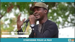 prestation musicale inspirante de Chieck Sirima Sissoko sur la paix et la cohésion sociale