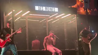 Justin Bieber singing ‘Hold Tight’ at the Justice Tour in Des Moines (4/24/22)