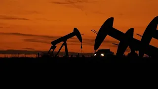 Цены на нефть падают, несмотря на сокращение добычи ОПЕК+