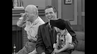 I Love Lucy | Lucy tries to convince Bob Hope that she's not a jinx