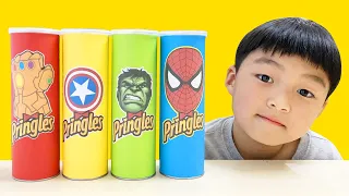 프링글스 먹으면 슈퍼히어로 댄스 | 슈퍼히어로 춤춰요 | Making pringles with superheros dance