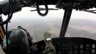 陸上自衛隊 UH-1ヘリ体験搭乗 …コクピット背後から撮影