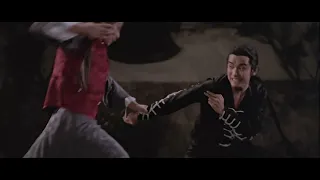 End fight from Shaw Brothers classic Shaolin Mantis AKA The Deadly Mantis.