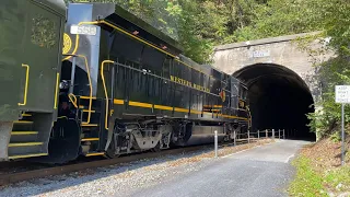 Western Maryland Scenic Railroad GE B32-8 #558 Chugs Into Brush Tunnel (9/29/22)