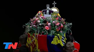 EL ÚLTIMO ADIÓS A ISABEL II: El féretro llegó a la capilla de San Jorge