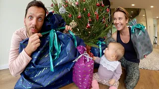 We plant a Christmas tree and show Alma & Harry's gifts VLOG