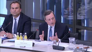 Mario Draghi METTE IN RIGA il Parlamento Olandese