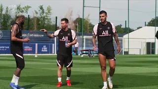 Messi holds first training session with his new PSG team-mates | Paris Saint-Germain 梅西大巴黎首训