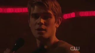 Riverdale 2x08 Арчи и вероника поют  Mad World  Ривердейл   Бетти танцует танец змеи