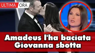 Sanremo 2023, Amadeus scatta il bacio sul palco dell'Ariston: la reazione della moglie è terribile