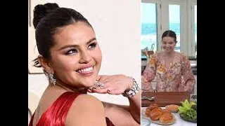 Selena Gomez Makes A Breakfast Burger with Gordon Ramsay #selenagomez #gordonramsay