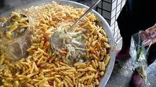 The best freshly cooked rice soup in a large pot - sold out immediately in one pot