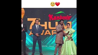 Farhan Saeed singing Suno chanda ost on hum award show with Iqra Aziz- (also subscribe my channel)