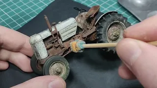 TRACTOR MODEL in 1/35 scale.  Assembly, painting and weathering with a brush.  FOR DIORAMA.