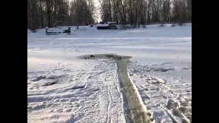 Полицейские помогли спасти мужчину, провалившегося под лёд