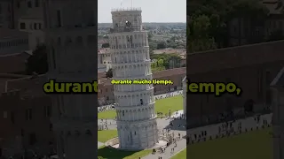 ¿Sabías por qué la Torre inclinada de Pisa no se cae? #shorts