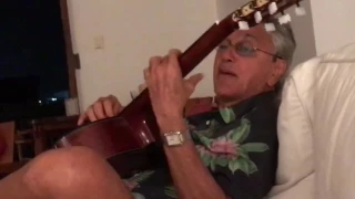 Caetano Veloso cantando "Me Libera Nega"