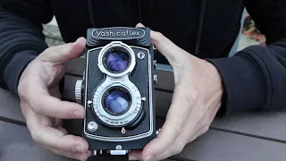 How to operate a TLR camera