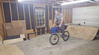 24" Bmx Cruiser freestyle on the garage ramp