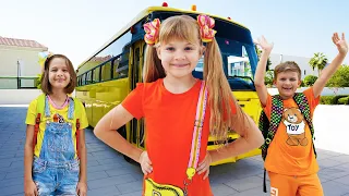 Diana và Roma dạy các quy tắc xe buýt của trường với bạn bè