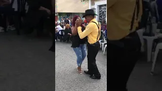 EN EL SON DE KEKA DE LOS PEPINES EN LA CIUDAD DE SANTIAGO,BAILANDO CON SANTY EL SENSATO......