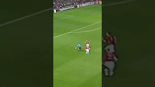 Vidić double tackle! ⚔️🛡️