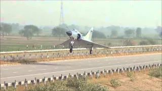 Indian Air Force Mirage-2000, Touch and Go on Yamuna Expressway