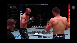 Calvin Kattar spinning elbow on Giga Chikadze