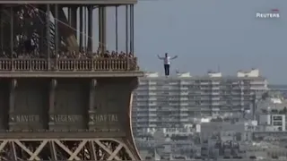 French slackliner crosses the Seine from the Eiffel Tower in breathtaking stunt