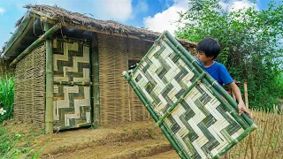 Orphan boy. Complete the remaining door of the house. make bamboo into slats to weave doors