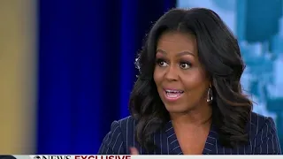 Michelle Obama kicks off book tour in Chicago