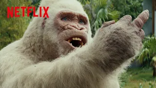 育ての親に対して中指を立てるアルビノのゴリラ | ランペイジ 巨獣大乱闘 | Netflix Japan