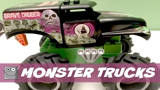 MONSTER JAM Monster Trucks Grave Digger vs. Maximum Destruction K'nex