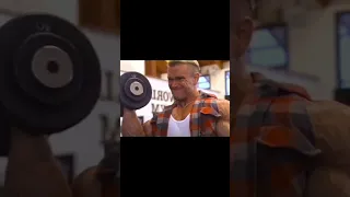 LEE PRIEST’İN BICEPS ANTRENMANI