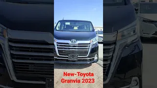 Toyota Granvia 2023.