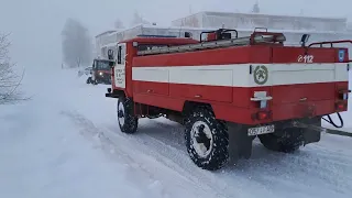 gaz 66 vs scania. stuck in snow