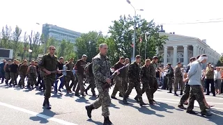 [24.08] День независимости Украины в Донецке. Парад трофейной техники и шествие военнопленных.