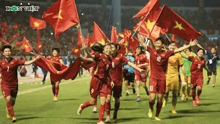 Đội Tuyển Nữ Việt Nam Cầm Quốc Kỳ Chạy Quanh SVĐ Ăn Mừng Sau Khi Giành Chức Vô Địch SEA Games 31