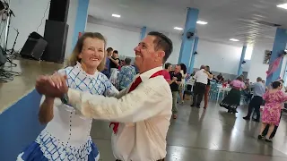 Com animação da Banda Cruzeiro tocando éssa linda Valsa aqui no Matinê na Aiuc.