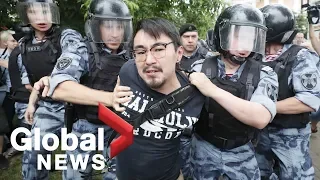 Russian police detain hundreds at Moscow protest in support of journalist