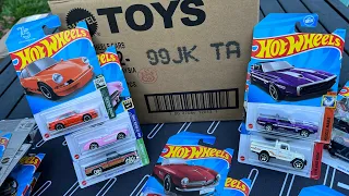 Lamley Unboxing: Hot Wheels 2023 International K Case