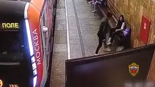 Парень избил поезд