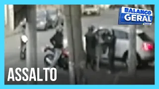 Mulher é rendida por homens em quatro motos e obrigada a entregar carro e bolsa em São Bernardo (SP)