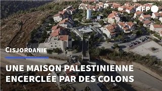 En Cisjordanie, vivre dans une maison encerclée par des colons israéliens | AFP