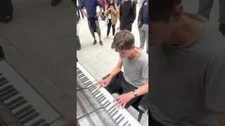 piano à gare du nord: Élévation