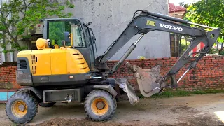 Máy Xúc Nhỏ VOLVO EW60C Múc Đất Lên Xe Ô Tô Tải Ben TMT | Excavator Dump Truck | TienTube TV